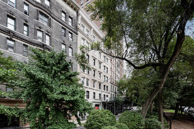 224 Riverside Dr in New York, NY - Foto de edificio - Building Photo