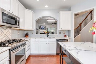 2345 Limehurst Dr in Atlanta, GA - Building Photo