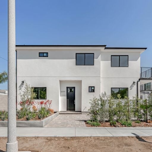 7105 Dylan Ct in Los Angeles, CA - Building Photo