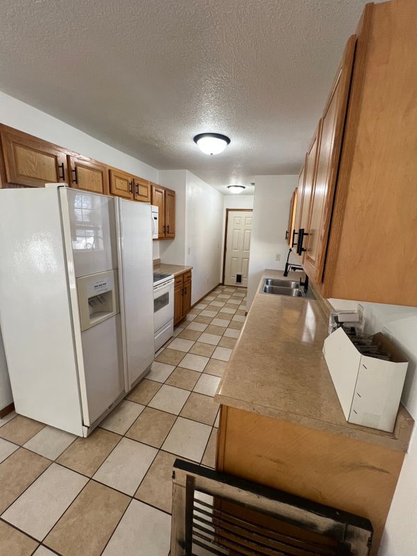 109 W Pleasant St in Knoxville, IA - Building Photo - Building Photo