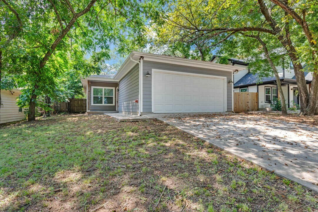 116 W Bond St in Denison, TX - Building Photo