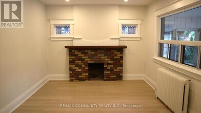 731 Coxwell Ave in Toronto, ON - Building Photo - Building Photo