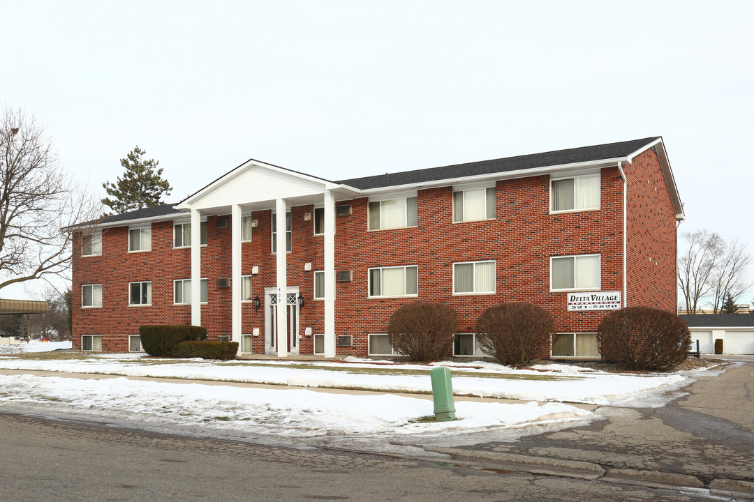 Delta Village Apartments in Lansing, MI - Foto de edificio