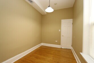 2433 N Kedzie Blvd in Chicago, IL - Building Photo - Building Photo
