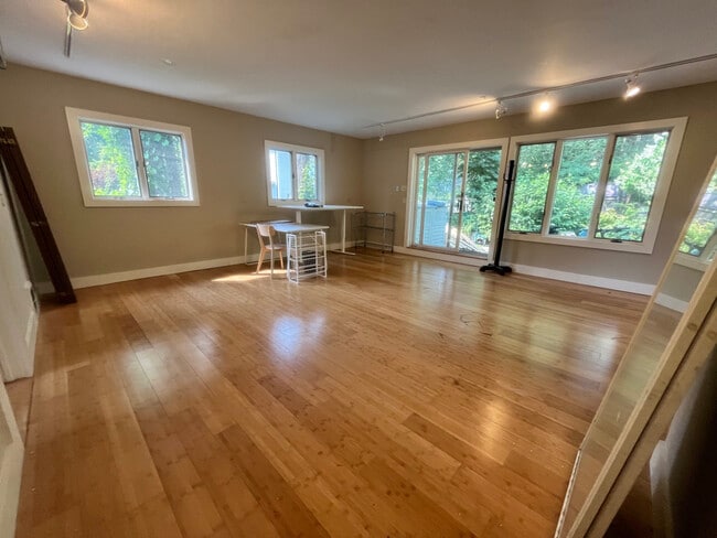 7 Revere St, Unit Carriage House