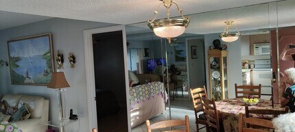 715 Lori Dr in Palm Springs, FL - Building Photo - Building Photo