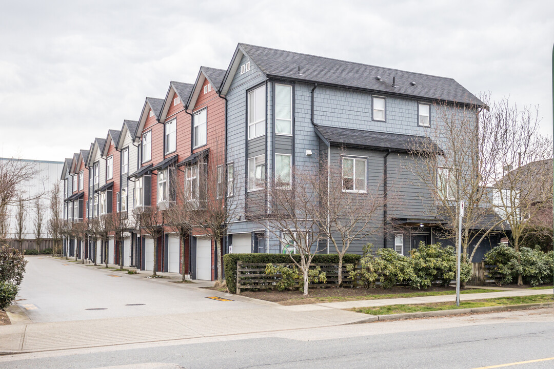 7533 Gilley Av in Burnaby, BC - Building Photo