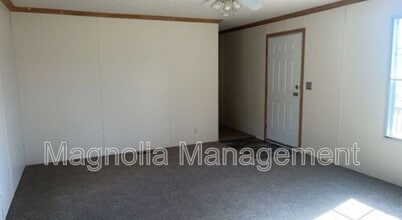 1096 Tollie Weldon Rd in Henderson, NC - Building Photo - Building Photo