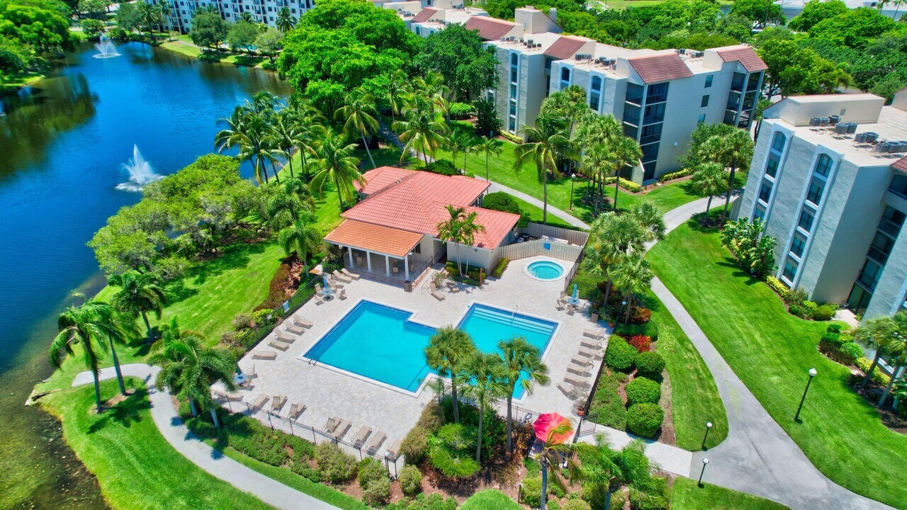 950 Lavers Cir in Delray Beach, FL - Foto de edificio