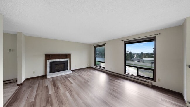 1594 Douglas St in Oak Harbor, WA - Building Photo - Building Photo