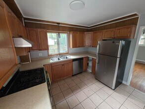 324 Garfield Ave in Battle Creek, MI - Building Photo - Building Photo