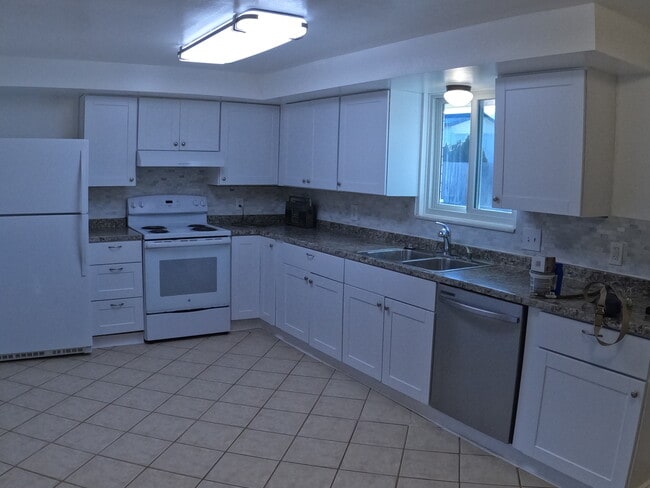 1127 Frontier Dr in Longmont, CO - Building Photo - Building Photo