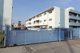 1533 S Gramercy Pl in Los Angeles, CA - Foto de edificio - Building Photo