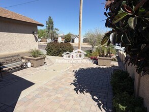 2023 E Paradise Ln in Phoenix, AZ - Building Photo - Building Photo