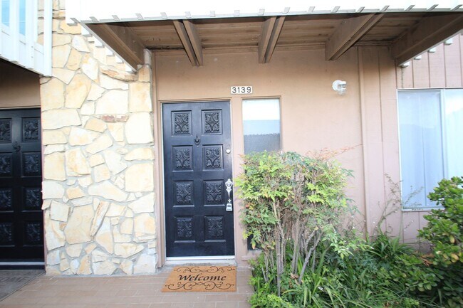 3139 E Harbor Blvd in Ventura, CA - Building Photo - Building Photo