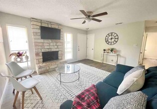 1725 Horseshoe Cir in Round Rock, TX - Foto de edificio - Building Photo