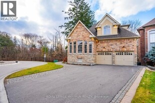 46 Illingworth Ln in Ajax, ON - Building Photo