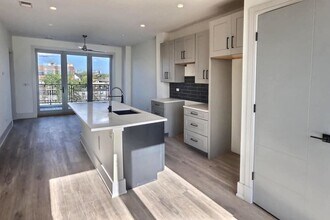 4540 N Ravenswood Ave-Unit -5 in Chicago, IL - Building Photo - Building Photo