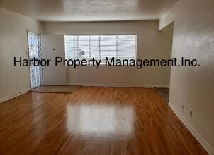 943 W 13th St-Unit -B in Los Angeles, CA - Foto de edificio - Building Photo