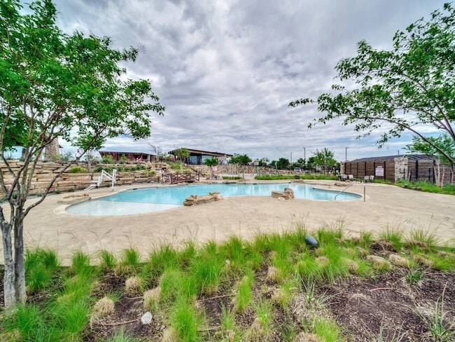 9733 Tinsley St in Aubrey, TX - Foto de edificio - Building Photo