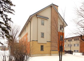 10639 110th St NW in Edmonton, AB - Building Photo