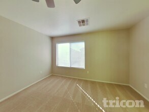 3921 W Irwin Ave in Phoenix, AZ - Foto de edificio - Building Photo