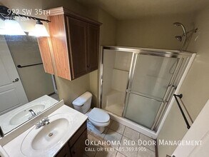922 SW 35th St in Moore, OK - Building Photo - Building Photo