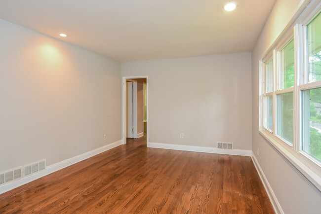 2712 Cherry Laurel Ln SW in Atlanta, GA - Building Photo - Building Photo