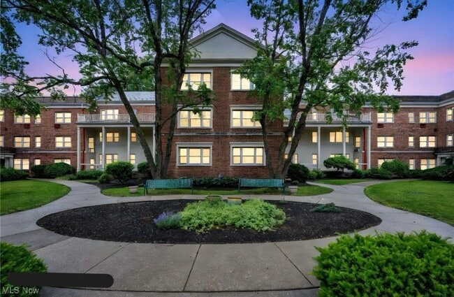 15925 Van Aken Blvd, Unit GEO 2BD 2BH