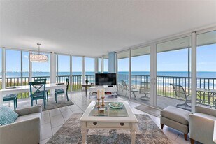 669 NE Plantation Rd in Stuart, FL - Building Photo