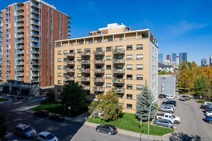 The Mansions in Calgary, AB - Building Photo