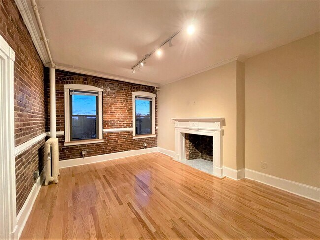 878 Massachusetts Ave, Unit 6 in Cambridge, MA - Building Photo - Building Photo