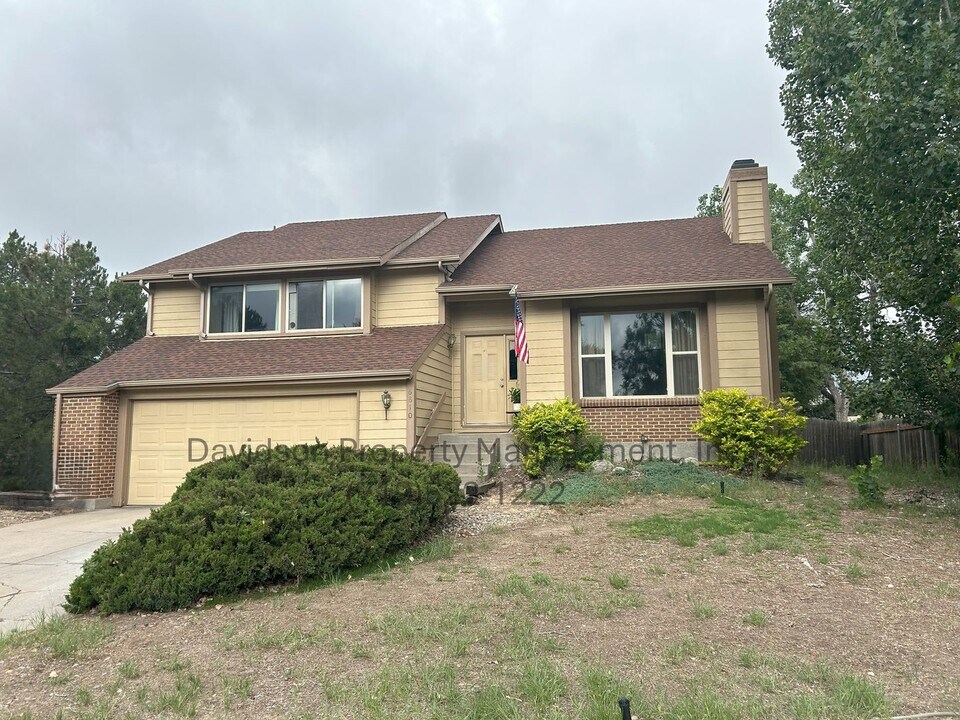 6810 Woodcreek Pl in Colorado Springs, CO - Building Photo