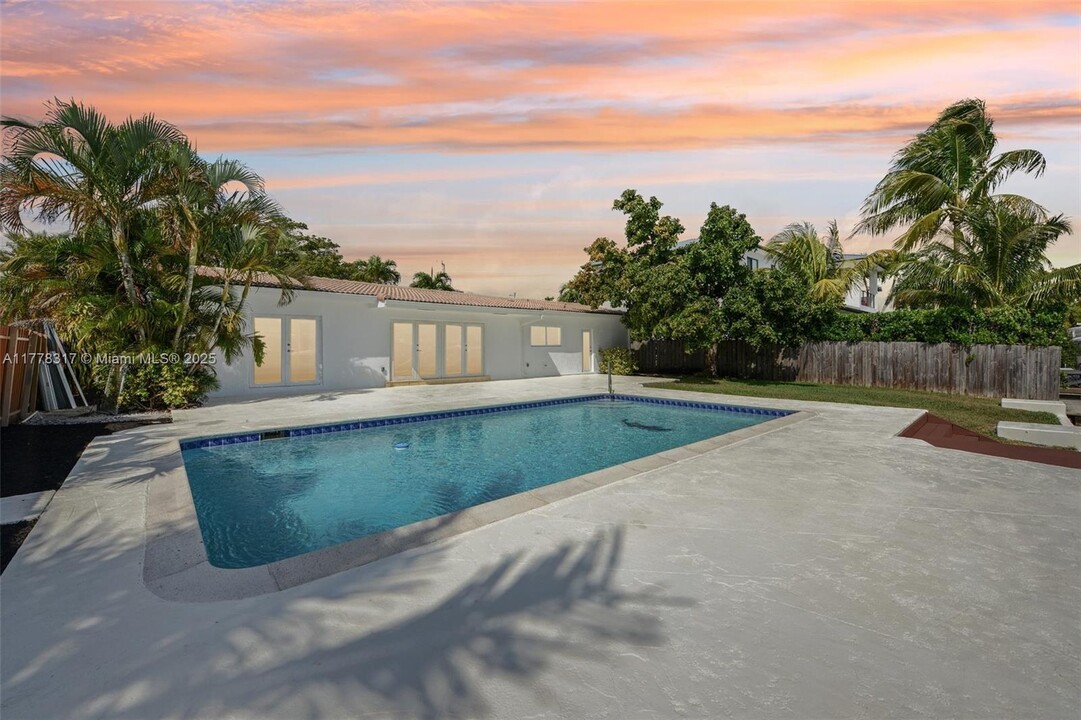 13145 Coronado Terrace in North Miami, FL - Building Photo