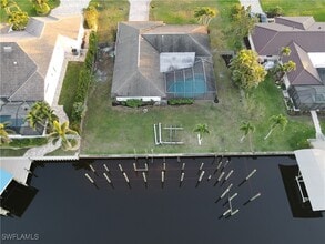 1041 N Waterway Dr in Ft. Myers, FL - Foto de edificio - Building Photo