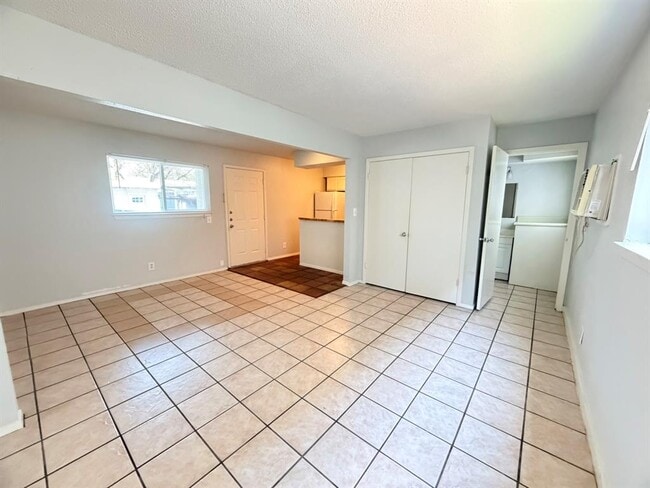 2609 E Cesar Chavez St in Austin, TX - Building Photo - Building Photo