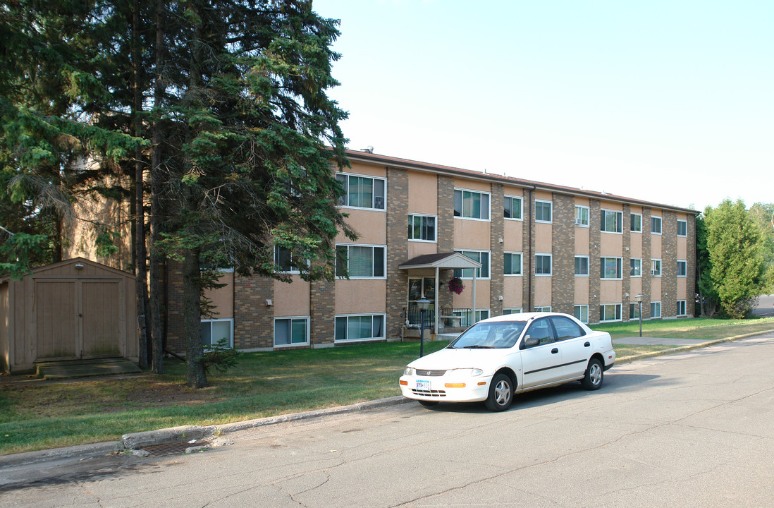 1430 Acre St in Duluth, MN - Foto de edificio