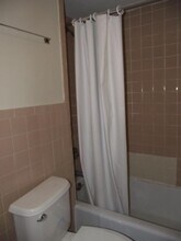 1110 Commonwealth Ave in Boston, MA - Foto de edificio - Building Photo