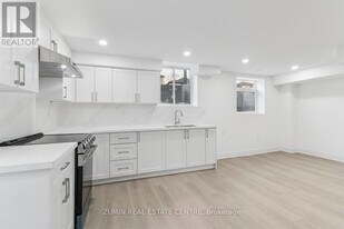 151 Coldwell Bay Cir in Vaughan, ON - Building Photo
