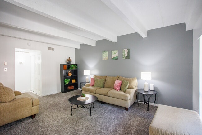 Sunset Pointe in Albuquerque, NM - Building Photo - Building Photo