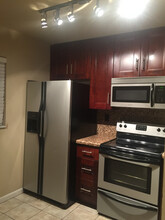 10637 NW 11th St, Unit 202 in Pembroke Pines, FL - Foto de edificio - Building Photo