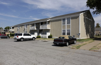 Brighton Park in Tulsa, OK - Foto de edificio - Building Photo