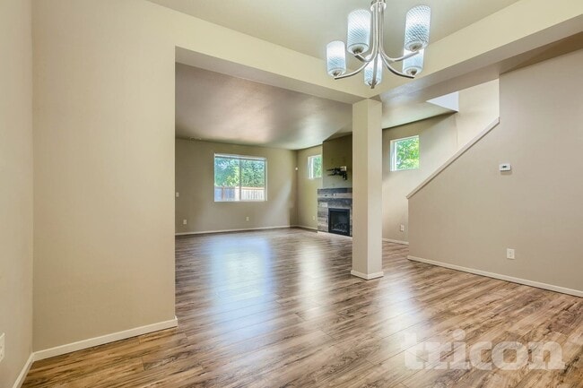 20615 7th Ave Ct E in Spanaway, WA - Foto de edificio - Building Photo