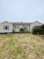 131 Highland Dr in Johnson City, TN - Building Photo