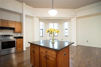 15 Dinah Rd in West Hartford, CT - Building Photo - Building Photo