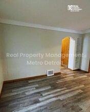 4462 1st St in Wayne, MI - Foto de edificio - Building Photo