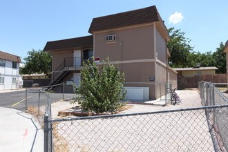 308 Eastminster Ct in Henderson, NV - Building Photo - Building Photo