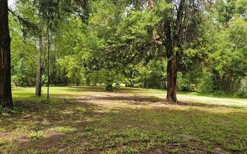 225 Pecan Ln in Lake City, FL - Foto de edificio - Building Photo