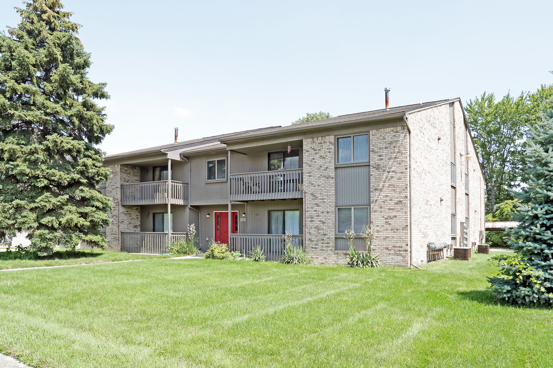 Bon Brae Apartments in Harrison Township, MI - Foto de edificio