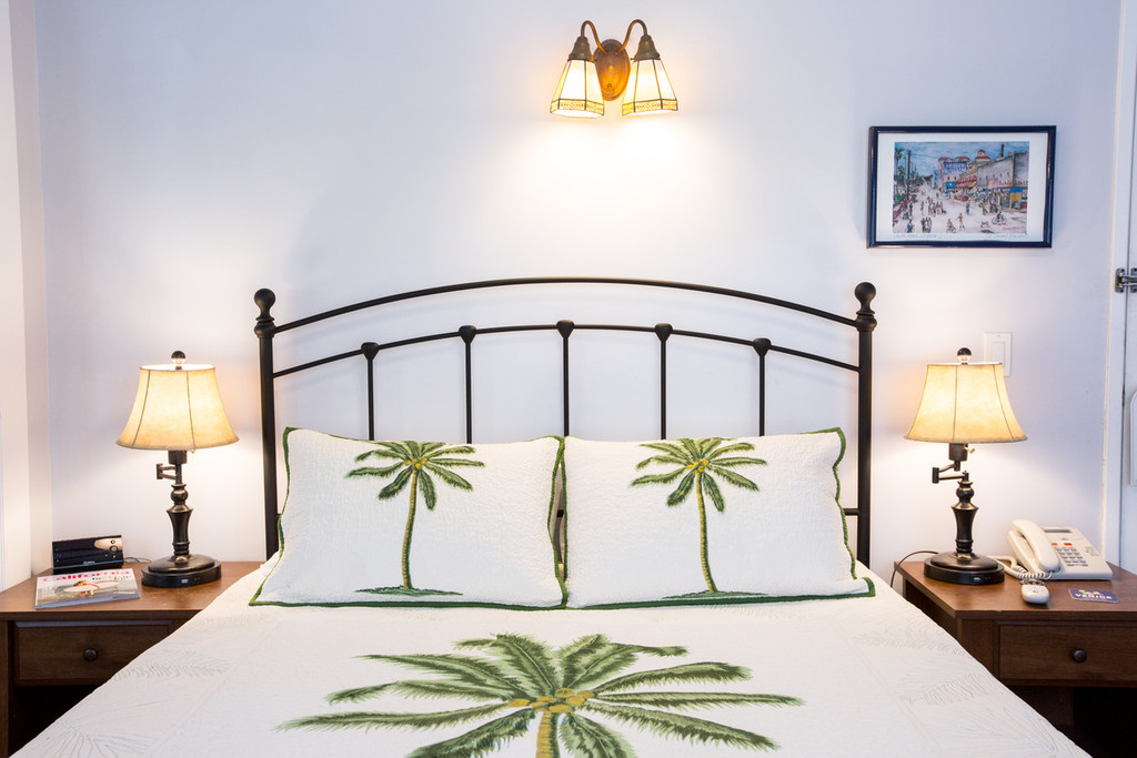 Boardwalk Flats Ocean Front Studios Apartments in Venice, CA